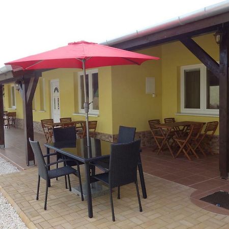 Appartement La Familia à Štúrovo Extérieur photo