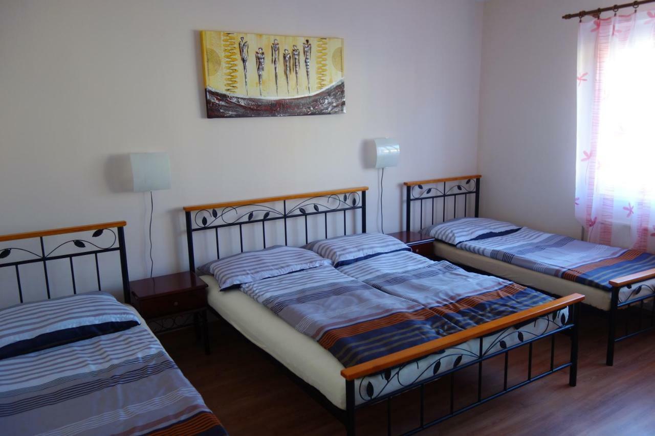 Appartement La Familia à Štúrovo Extérieur photo