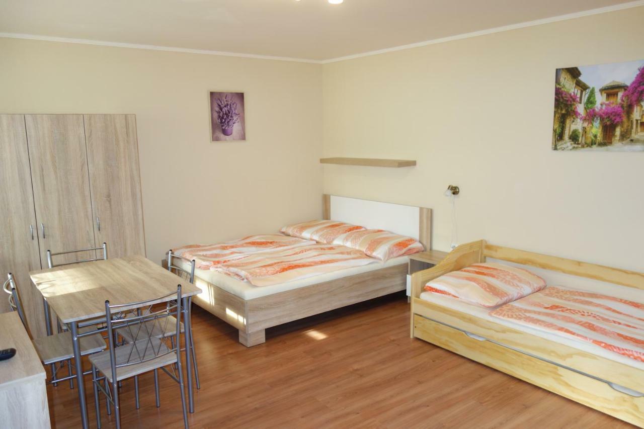 Appartement La Familia à Štúrovo Extérieur photo