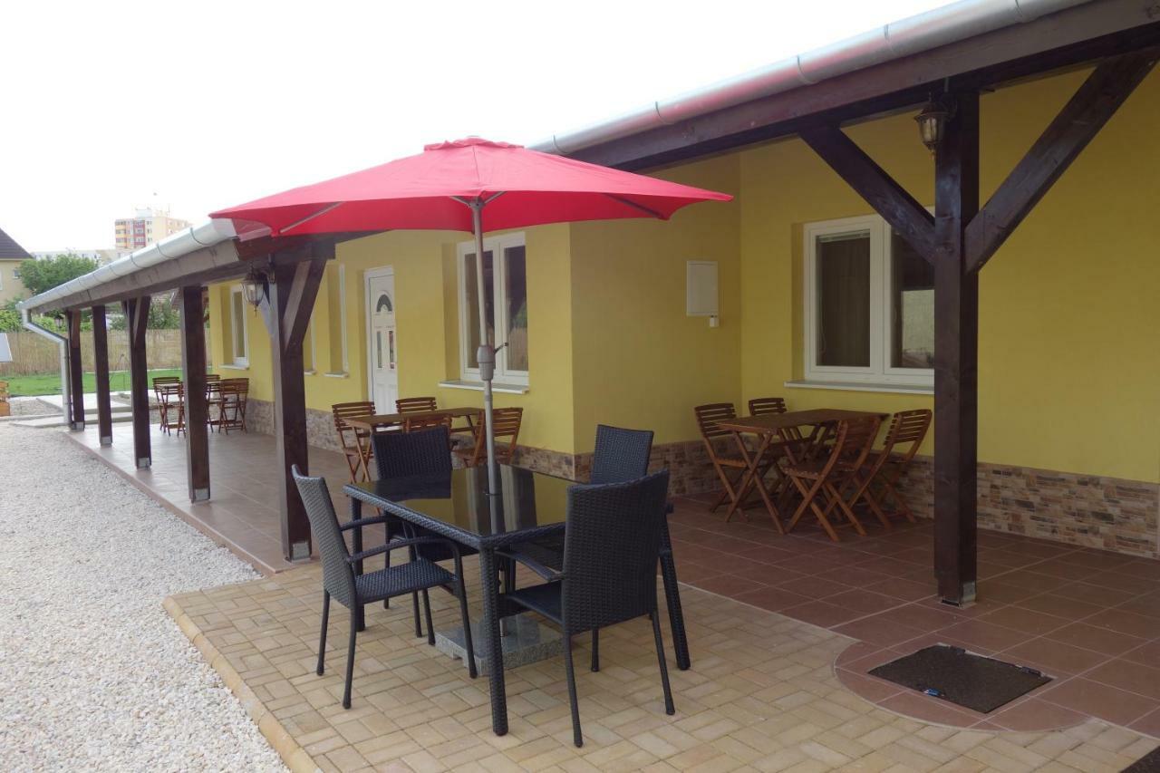 Appartement La Familia à Štúrovo Extérieur photo